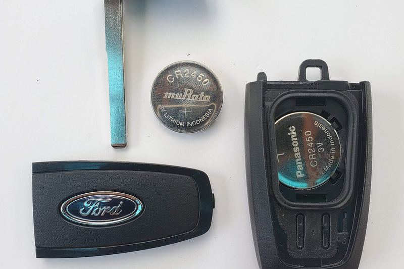 Car key fob with its emergency key blade